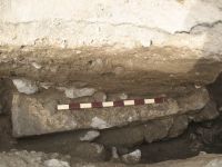 Chronicle of the Archaeological Excavations in Romania, 2009 Campaign. Report no. 27, Hârşova, La Cetate<br /><a href='http://foto.cimec.ro/cronica/2009/sistematice\027/27-HARSOVA-S-III-Intrarea-dreapta.jpg' target=_blank>Display the same picture in a new window</a>